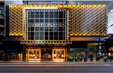 屏边门头设计与商业空间的纽带。